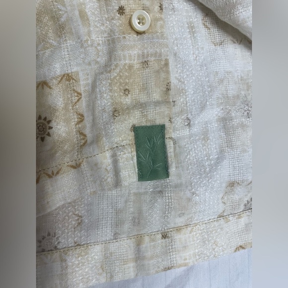 Tommy Bahama 100 percent linen shirt men’s size large. This shirt is lightweight - Picture 3 of 5